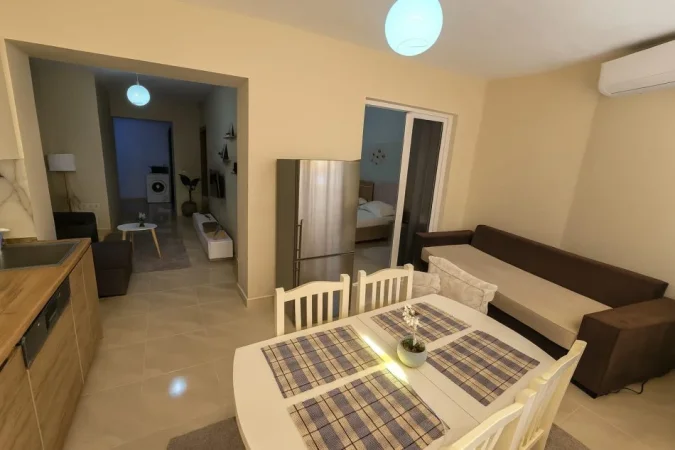 Jepet me Qira Apartament 1+1 i mobiluar në Qendër të Tiranës,   620 €URO