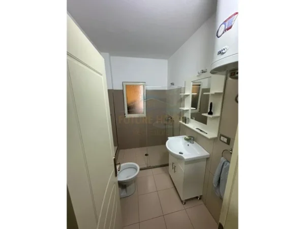 Tirane, jepet me qera apartament 2+1 Kati 5, 73 m² 500 € (Porcelan prane UET)