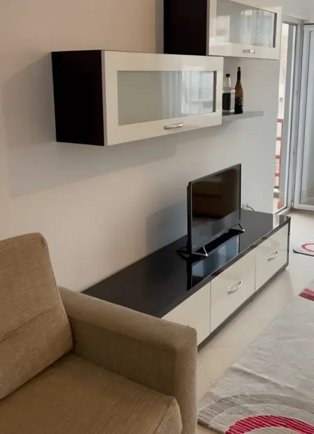 Tirane, jepet me qera apartament 1+1+Ballkon Kati 7, 70 m² 400 € (Astir)