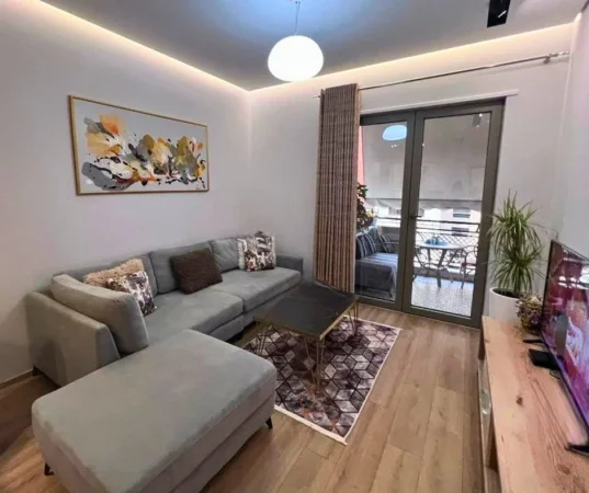 Tirane, shes apartament 1+1+Ballkon Kati 3, 76 m² 250.000 € (Kompleksi Delijorgji)