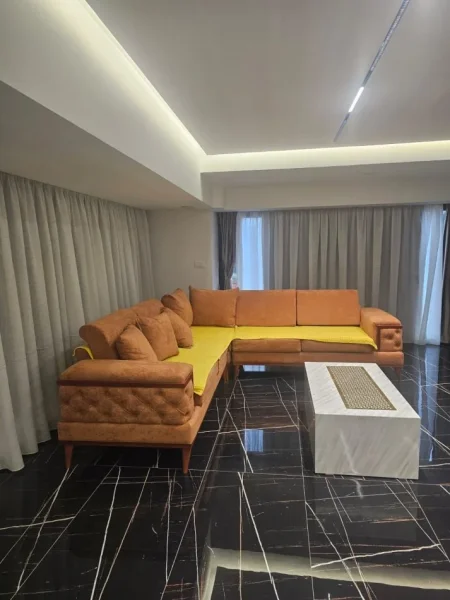 Tirane, jepet me qera apartament 2+1 Kati 2, 100 m² 780 € (IBN Grand GAllery)