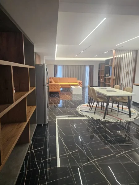 Tirane, jepet me qera apartament 2+1 Kati 2, 100 m² 780 € (IBN Grand GAllery)