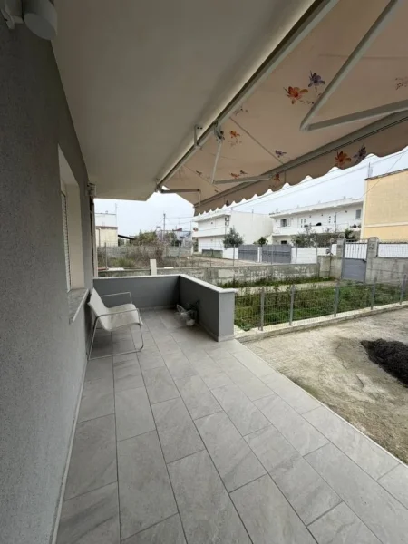 Durres, jepet me qera shtepi 2+1+Aneks+Ballkon Kati 0, 100 m² 350 € (Prane Tregut Industrial)