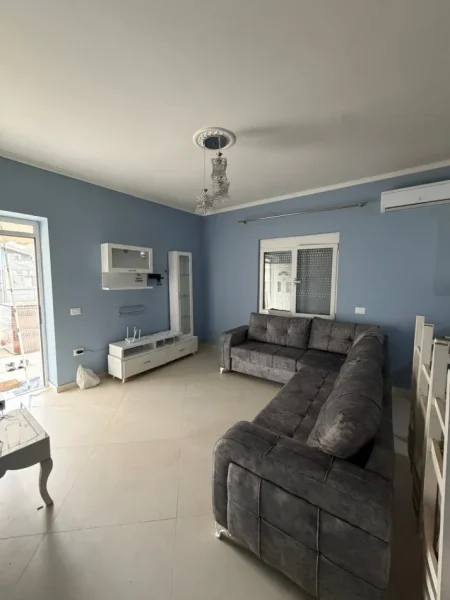 Durres, jepet me qera shtepi 2+1+Aneks+Ballkon Kati 0, 100 m² 350 € (Prane Tregut Industrial)