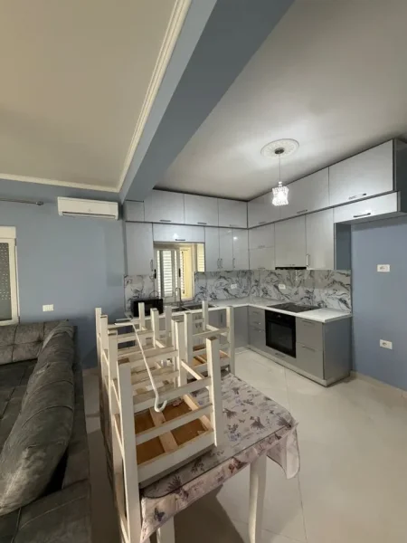 Durres, jepet me qera shtepi 2+1+Aneks+Ballkon Kati 0, 100 m² 350 € (Prane Tregut Industrial)