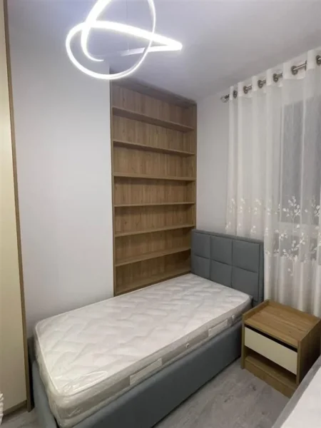 Tirane, jepet me qera apartament 2+1 Kati 1, 120 m² 600 € (UNIVERS CITY)