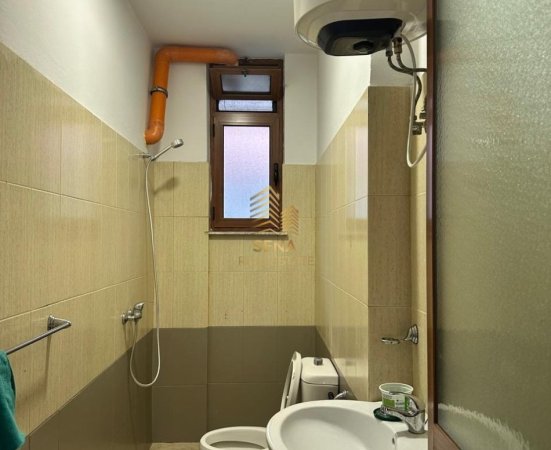Tirane, jepet me qera vetem 1 dhome 1+1 Kati 1, 50 m² 300 € (Xhamllik, Xhanfize keko)