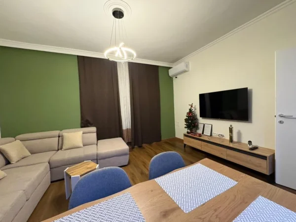 Tirane, jepet me qera apartament 2+1+Ballkon Kati 4, 80 m² 750 € (Sheshi Willson)