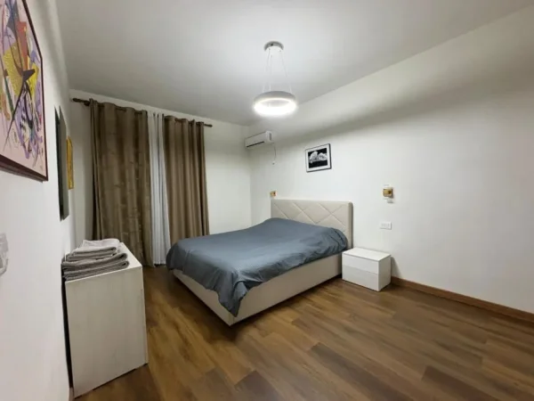 Tirane, jepet me qera apartament 2+1+Ballkon Kati 4, 80 m² 750 € (Sheshi Willson)
