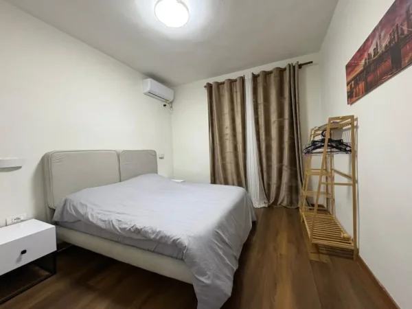 Tirane, jepet me qera apartament 2+1+Ballkon Kati 4, 80 m² 750 € (Sheshi Willson)