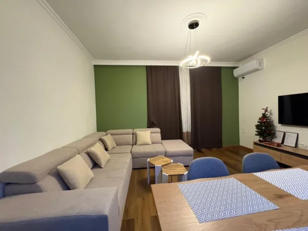 Tirane, jepet me qera apartament 2+1+Ballkon Kati 4, 80 m² 750 € (Sheshi Willson)