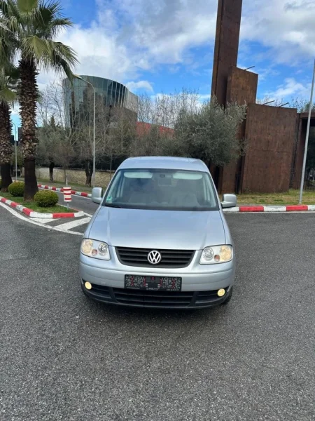 Tirane, shes makine VOLKSWAGEN CADDY 1.4 Benzin+Gaz, gri metalizato manuale Klima 180.000 km