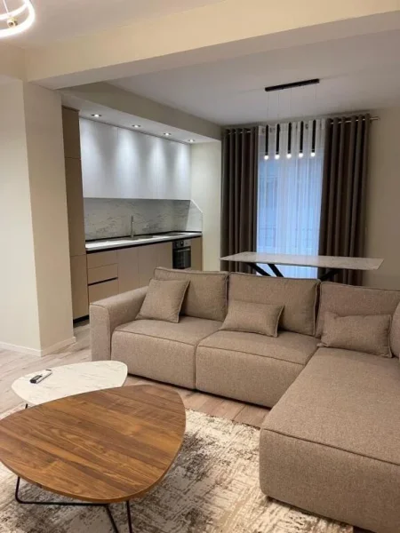 Tirane, jepet me qera apartament 2+1+Ballkon Kati 3, 120 m² 500 € (Rruga shefqet Kuka)