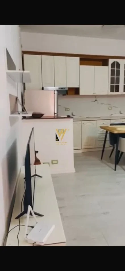 Tirane, jepet me qera apartament 1+1+Ballkon Kati 2, 70 m² 600 € (BULEVARDI ZOGU I PARE)