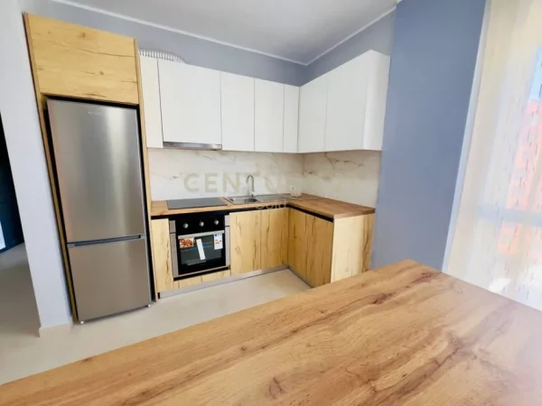 Tirane, jepet me qera apartament 2+1 , 115 m² 750 € 