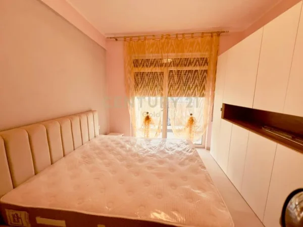 Tirane, jepet me qera apartament 2+1 , 115 m² 750 € 