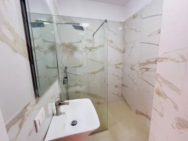 Tirane, jepet me qera apartament 2+1 , 115 m² 750 € 