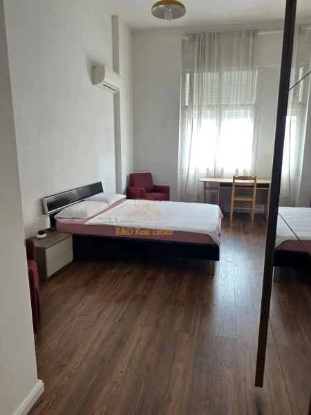 Tirane, jepet me qera apartament 2+1+Ballkon Kati 8, 110 m² 650 € (Mbrapa Ring Center)