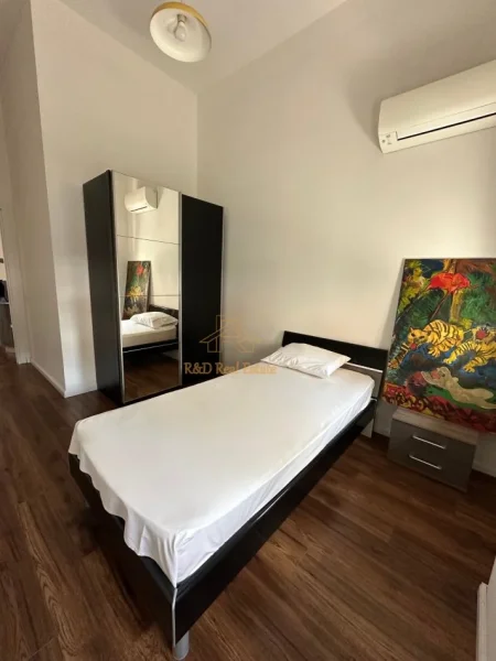 Tirane, jepet me qera apartament 2+1+Ballkon Kati 8, 110 m² 650 € (Mbrapa Ring Center)