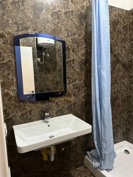 Tirane, jepet me qera apartament 2+1+Ballkon Kati 8, 110 m² 650 € (Mbrapa Ring Center)