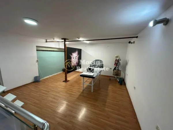Tirane, jepet me qera ambjent biznesi Kati 0, 50 m² 550 € (Selvia)