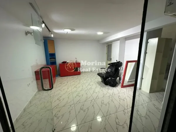 Tirane, jepet me qera ambjent biznesi Kati 0, 50 m² 550 € (Selvia)