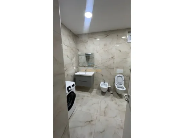 Tirane, jepet me qera apartament 2+1 Kati 3, 130 m² 800 € (Kopshti Botanik)