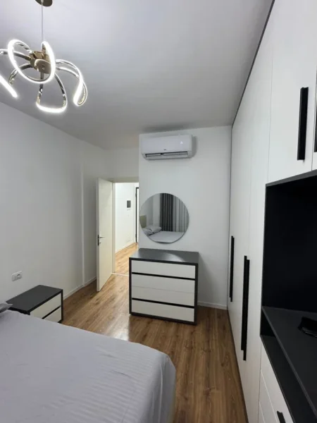 Tirane, jap me qera apartament 1+1 Kati 4, 650 € 