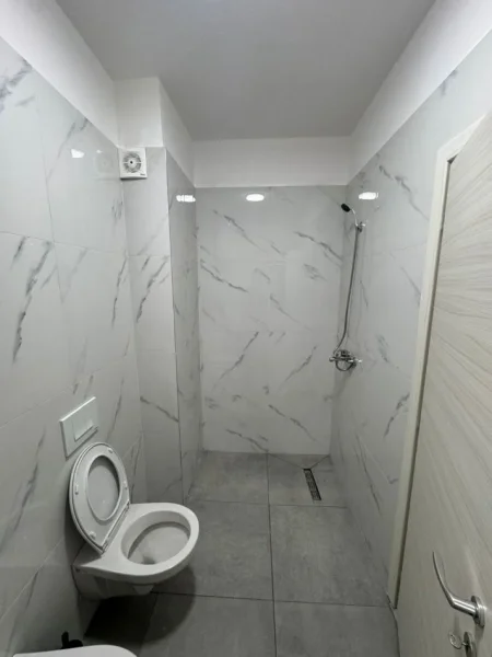 Tirane, jap me qera apartament 1+1 Kati 4, 650 € 