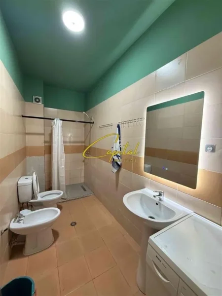 Tirane, jepet me qera apartament 2+1 Kati 3, 95 m² 500 € (BRRYLI)