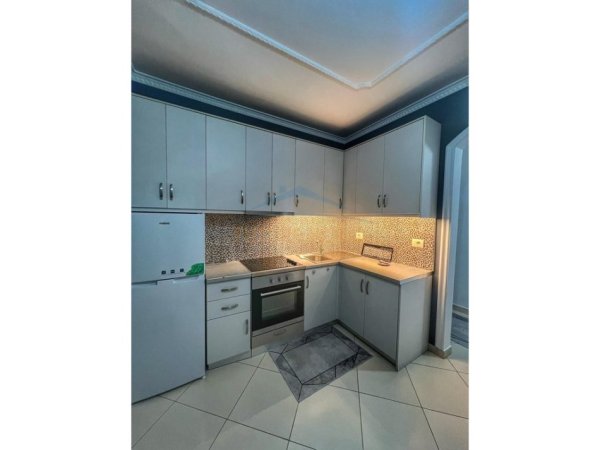 Tirane, jepet me qera apartament 2+1 Kati 1, 83 m² 600 € (Selite)