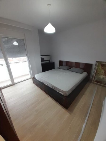 Tirane, jepet me qera apartament 2+1 Kati 2, 90 m² 55.000 Leke (Prane shkolles Qazim Turdiu ne Don Bosko)