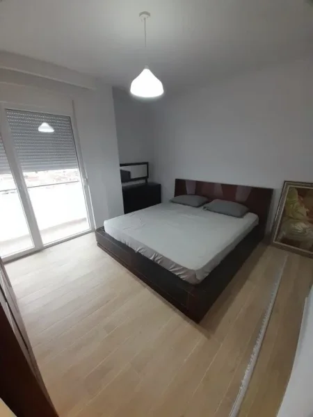 Tirane, jepet me qera apartament 2+1 Kati 2, 90 m² 55.000 Leke (Prane shkolles Qazim Turdiu ne Don Bosko)