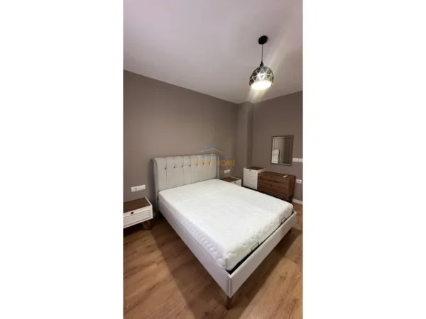 Tirane, jepet me qera apartament 2+1 Kati 3, 130 m² 800 € (Kopshti Botanik)