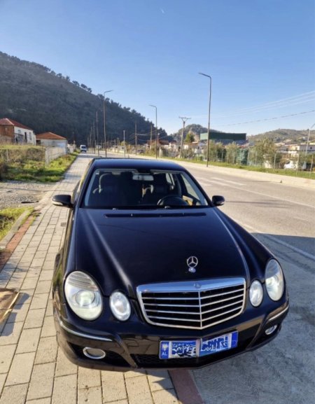 Tirane, shitet Mercedes-Benz EVO me motor 2.2 CDI Nafte, e zeze automatik Kondicioner 4.800 €