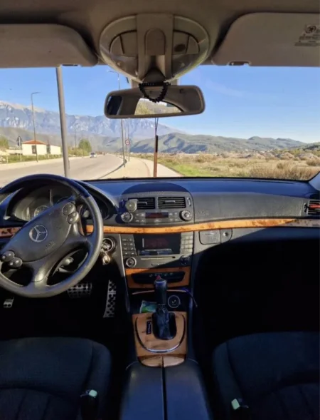 Tirane, shitet Mercedes-Benz EVO me motor 2.2 CDI Nafte, e zeze automatik Kondicioner 4.800 €