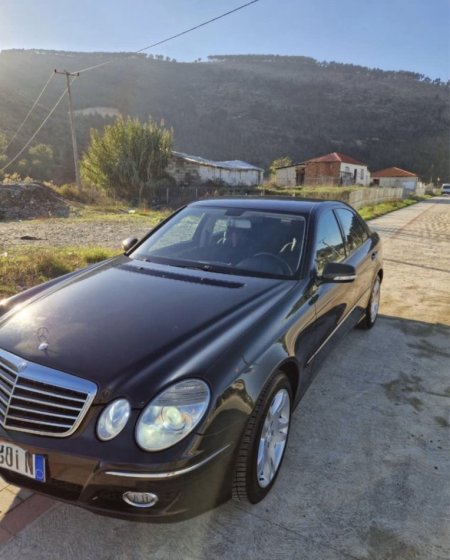 Tirane, shitet Mercedes-Benz EVO me motor 2.2 CDI Nafte, e zeze automatik Kondicioner 4.800 €