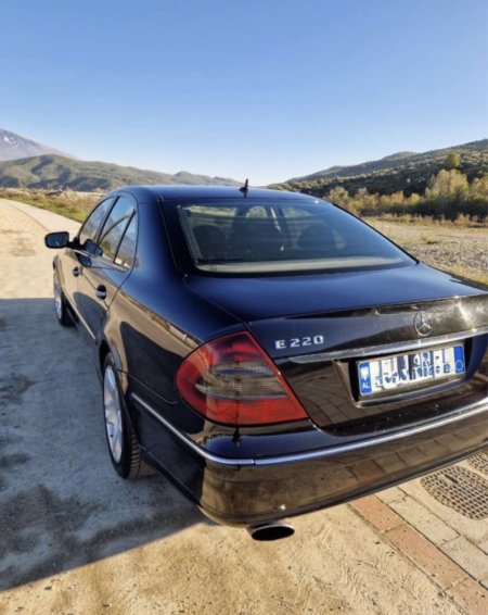 Tirane, shitet Mercedes-Benz EVO me motor 2.2 CDI Nafte, e zeze automatik Kondicioner 4.800 €