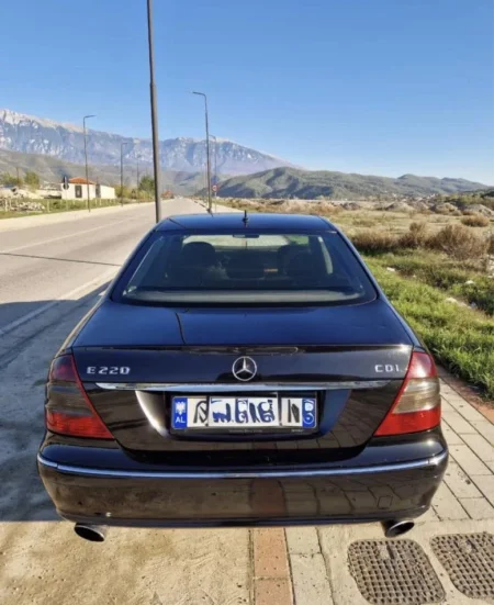 Tirane, shitet Mercedes-Benz EVO me motor 2.2 CDI Nafte, e zeze automatik Kondicioner 4.800 €