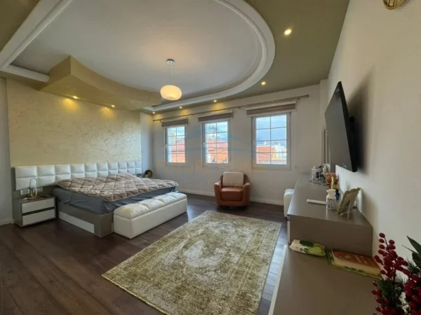 Tirane, shitet Vile 2 Katshe Kati 1, 320 m² 400.000 € (Kamez)