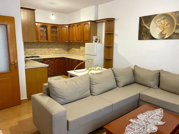 Tirane, jepet me qera apartament 2+1 Kati 7, 85 m² 550 € (LAPRAKE)