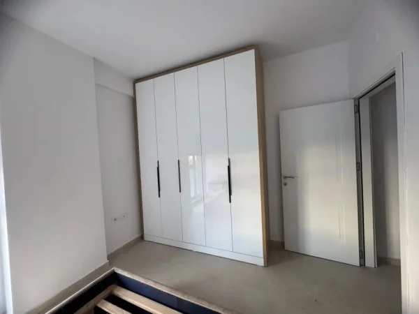 Tirane, jepet me qera apartament 1+1+Ballkon Kati 1, 69 m² 500 € (Zona 5 Maji)