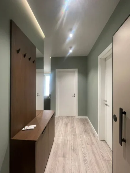 Tirane, jepet me qera apartament 1+1 Kati 4, 75 m² 800 € (Rr. Mine Pez)