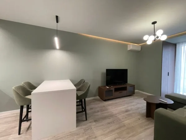 Tirane, jepet me qera apartament 1+1 Kati 4, 75 m² 800 € (Rr. Mine Pez)