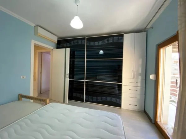 Tirane, jepet me qera apartament 1+1 Kati 3, 86 m² 550 € (ali demi)