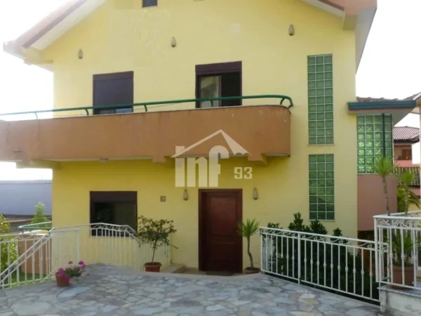 Tirane, jepet me qera Vile 3 Katshe , 250 m² 1.200 € (TEK KODRA E PRIFTIT)