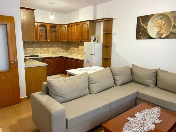 Tirane, jepet me qera apartament 2+1+Ballkon Kati 7, 87 m² 571 € 