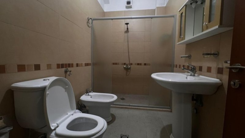 Tirane, jepet me qera apartament 2+1 Kati 3, 110 m² 900 € (Qender)