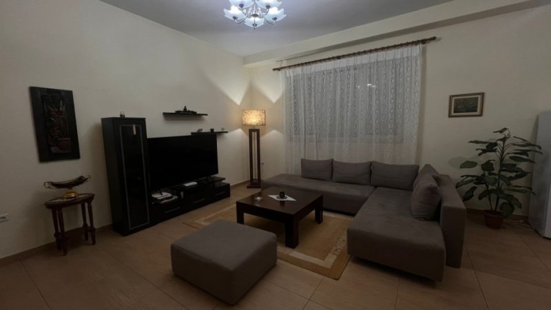 Tirane, jepet me qera apartament 2+1 Kati 3, 110 m² 900 € (Qender)