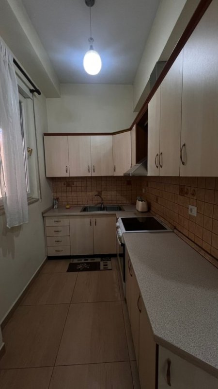 Tirane, jepet me qera apartament 2+1 Kati 3, 110 m² 900 € (Qender)